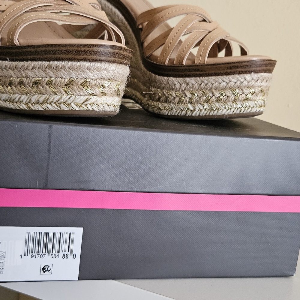 Vince Camuto "Parys" wedge sandals 6.5